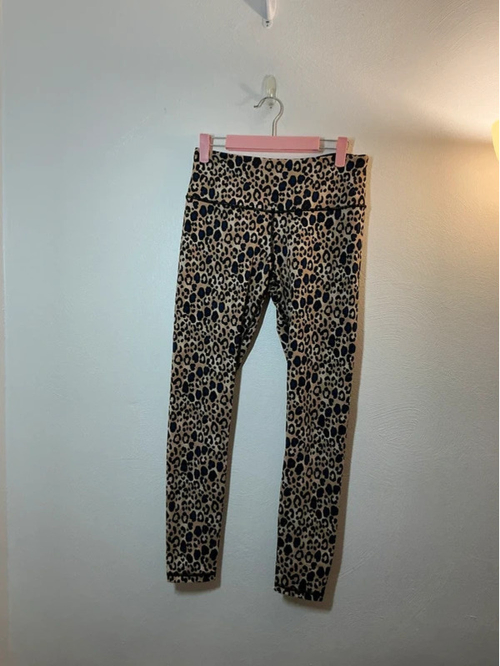 Victoria Sport leopard Leggings Size Medium